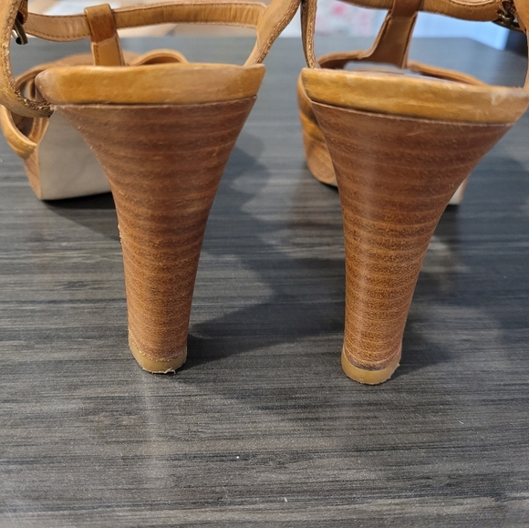 Leather t-strap high heel sandals - Picture 2 of 4